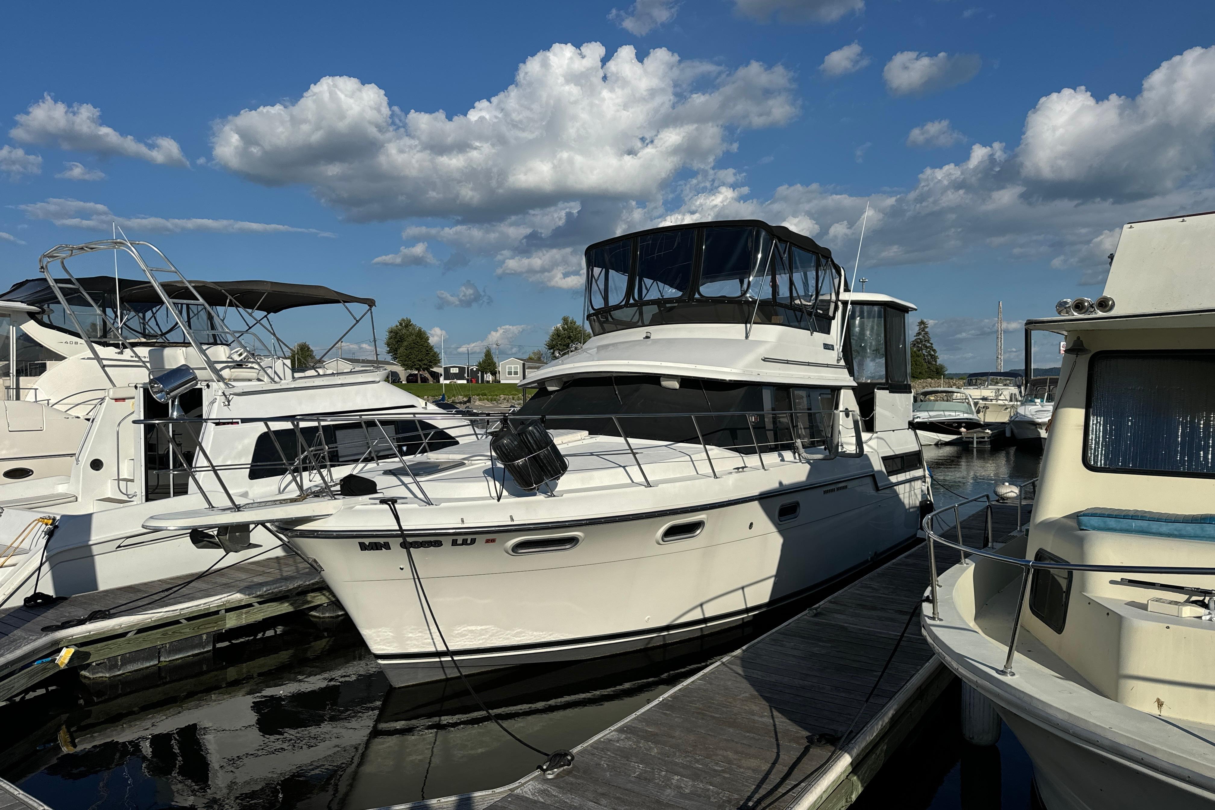 1990 Carver 3807 Aft Cabin