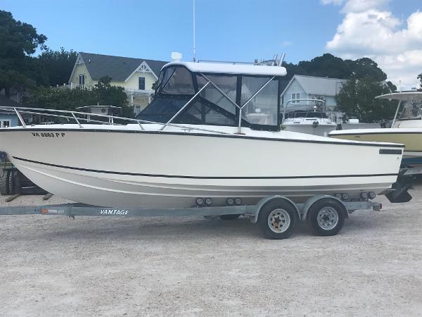 [Linked Image from images.boats.com]