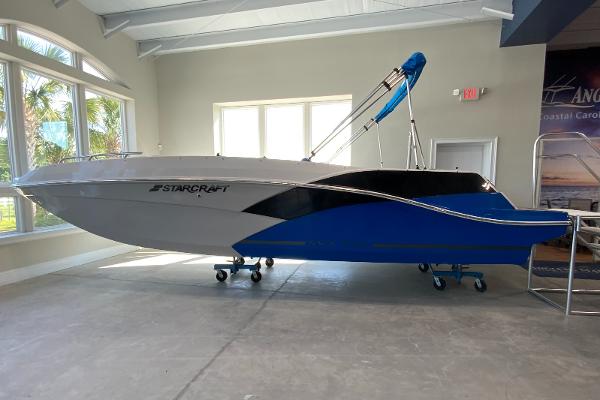 Starcraft SVX 231 2024 Starcraft SVX 231 boat displayed indoors with blue and white exterior.