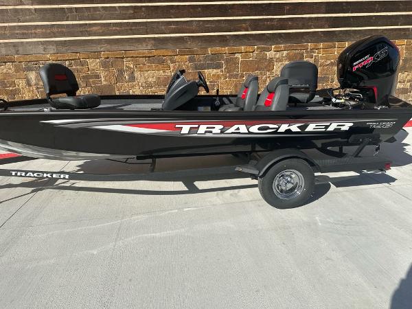 Tracker Pro Team 190 2025 Tracker Pro Team 190 boat with sleek black design and red accents.