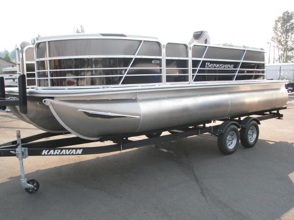 Berkshire 24 RFX LE 2023 Berkshire 24 RFX LE pontoon boat on Karavan trailer.