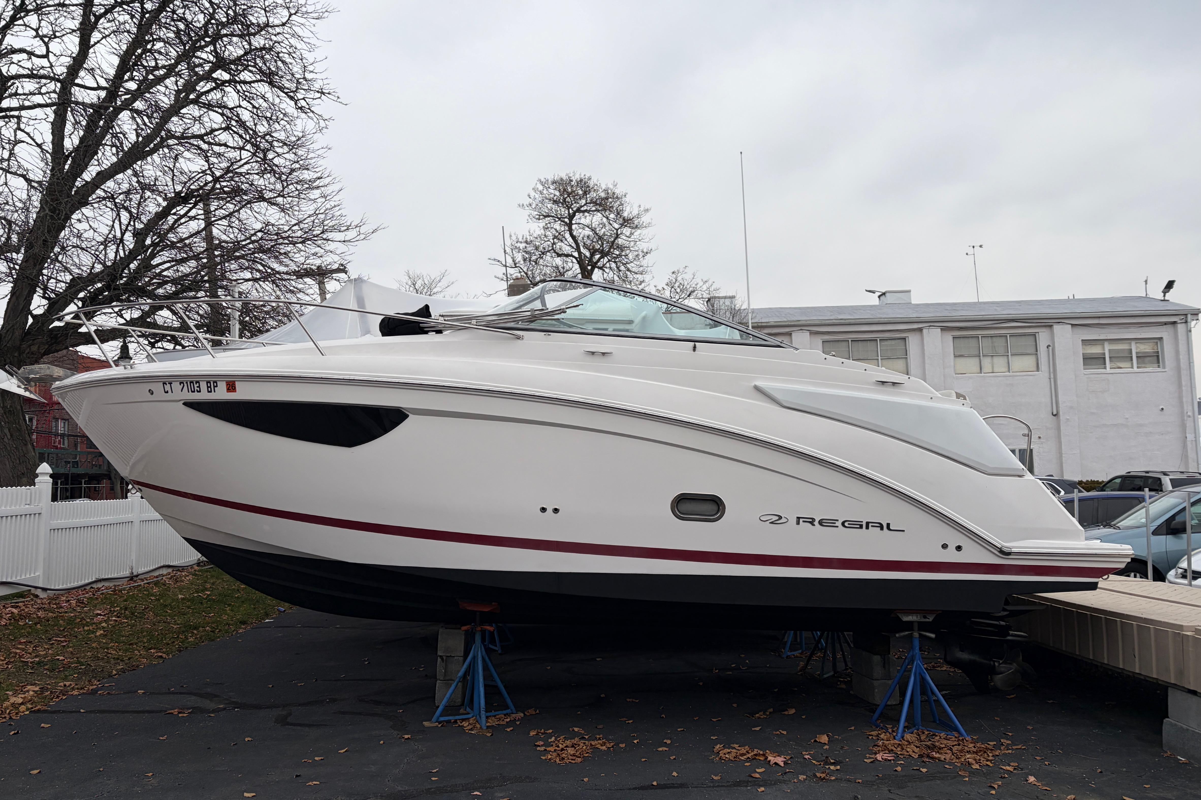 2016 Regal 2660 Express Cruiser