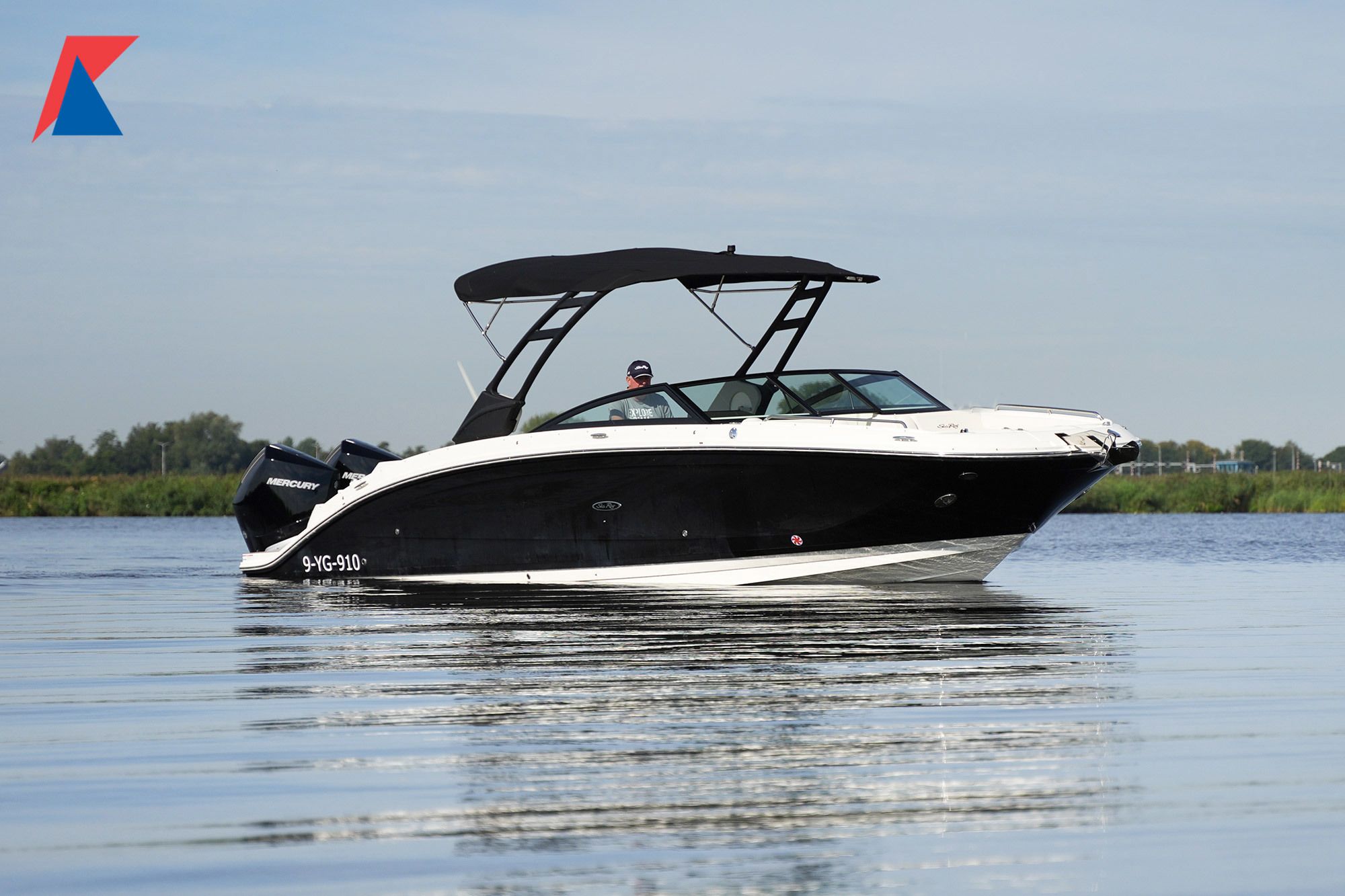 2024 Sea Ray SDX 290 Outboard