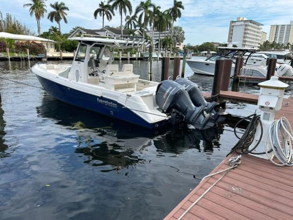 2012 Everglades 295 Center Console