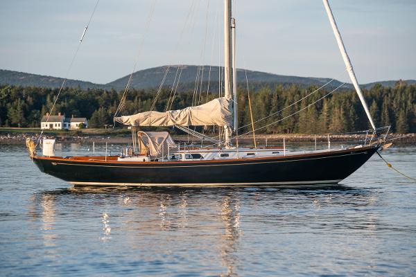 Hinckley Competition 41