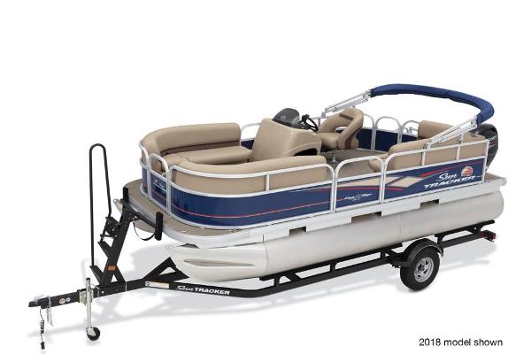 Sun Tracker Party Barge 18 DLX Boat