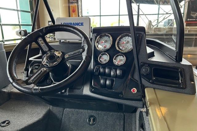 2026 Tracker Targa V-19 Combo