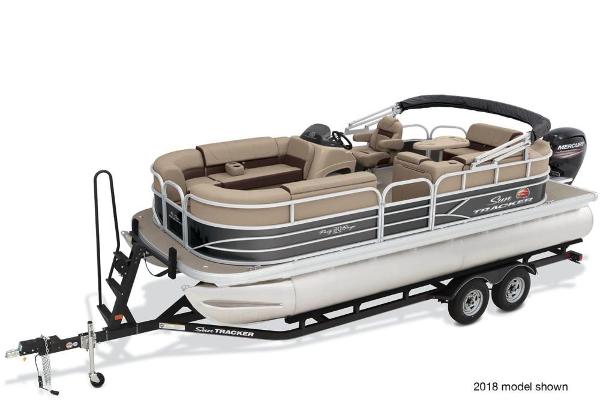 Sun Tracker Party Barge 20 DLX Boat