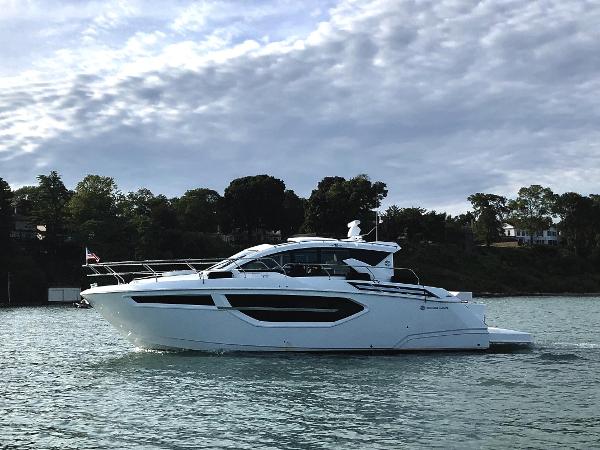 2019 Cruisers Yachts 42 Cantius