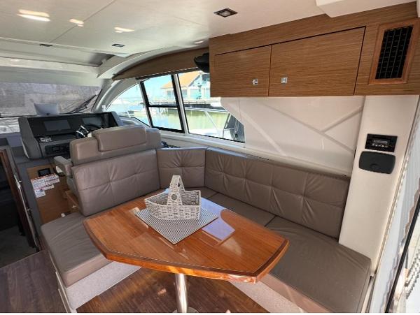 2019 Cruisers Yachts 42 Cantius
