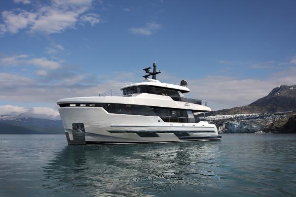 2025 Bering 82