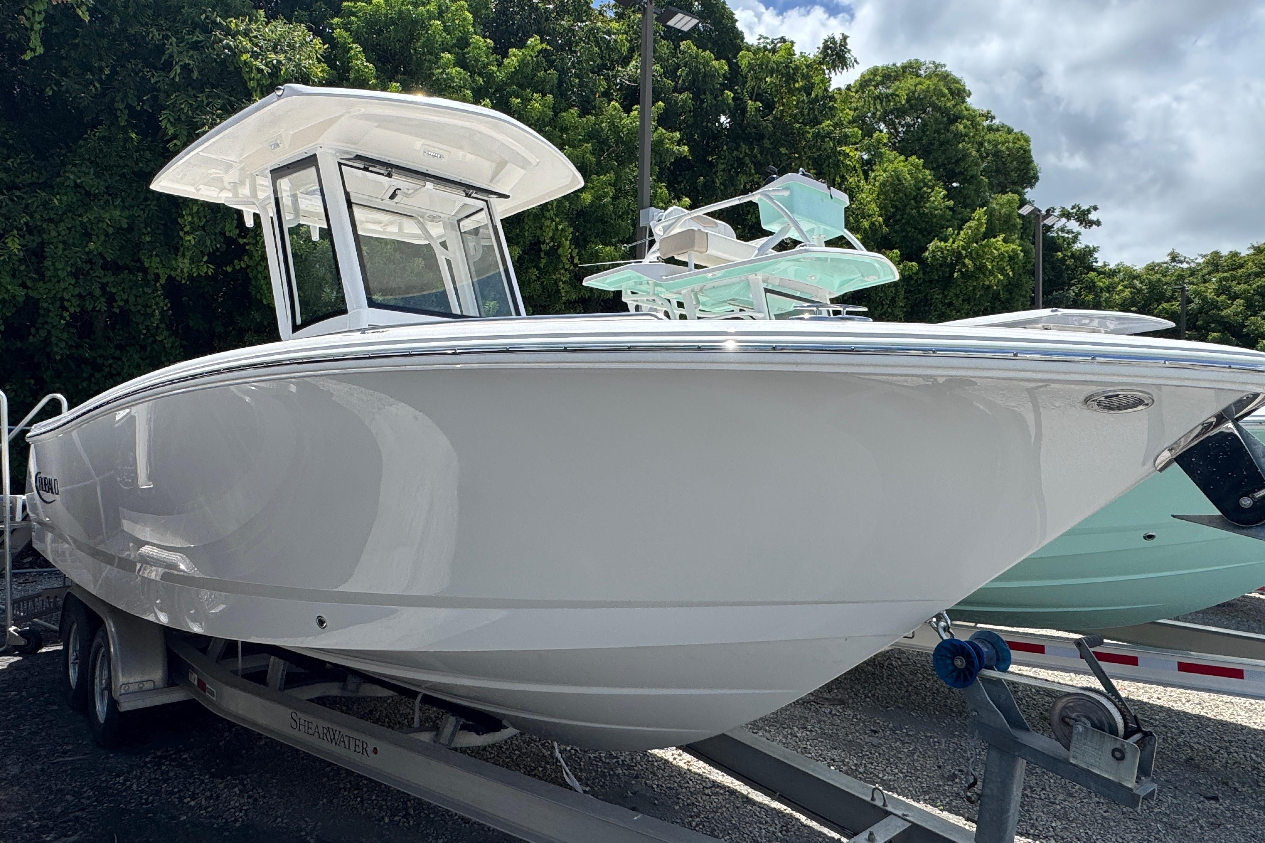2025 Robalo R250 Center Console