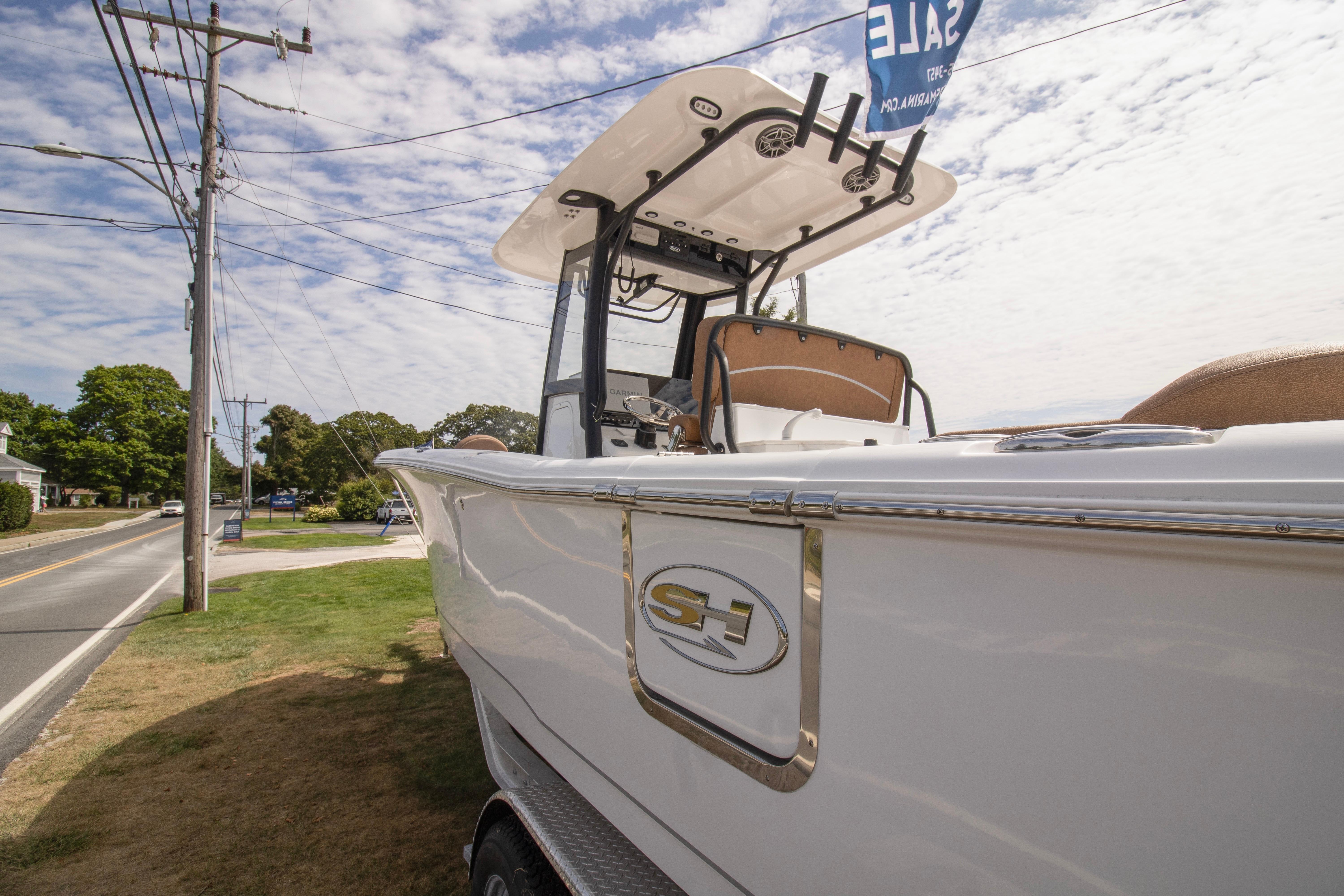 Sea Hunt Ultra 265 SE 2026 Sea Hunt Ultra 265 SE boat displayed for sale on a grassy roadside.