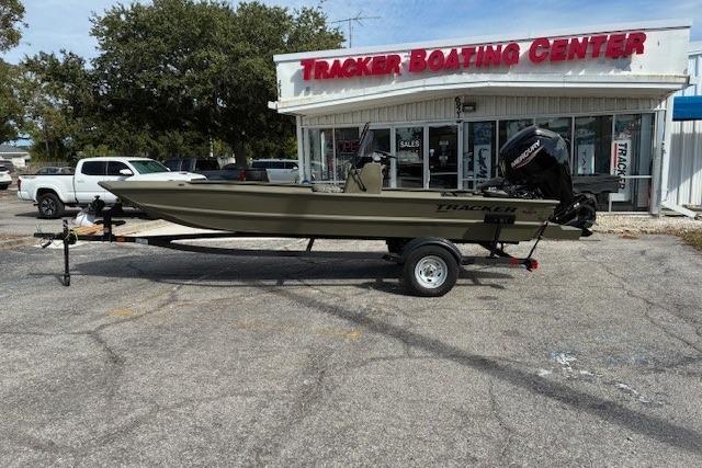 2026 Tracker Grizzly 1860 CC