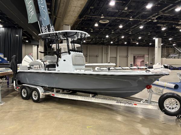 Xplor x24 Andros 2024 Xplor x24 Andros boat on display in an indoor exhibition hall.