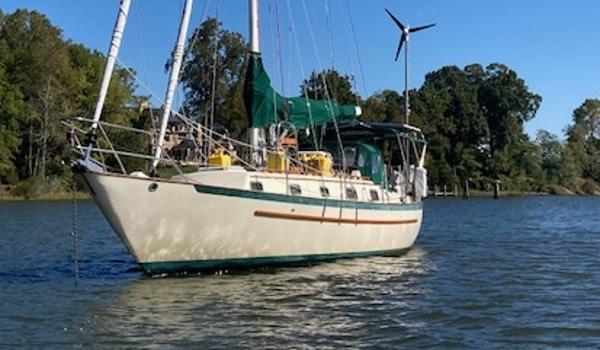 1992 Pacific Seacraft 37 Cutter