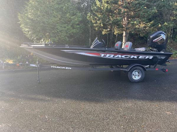 Tracker Pro Team 175 Crappie Edition 2025 Tracker Pro Team 175 Crappie Edition boat on trailer, parked outdoors.