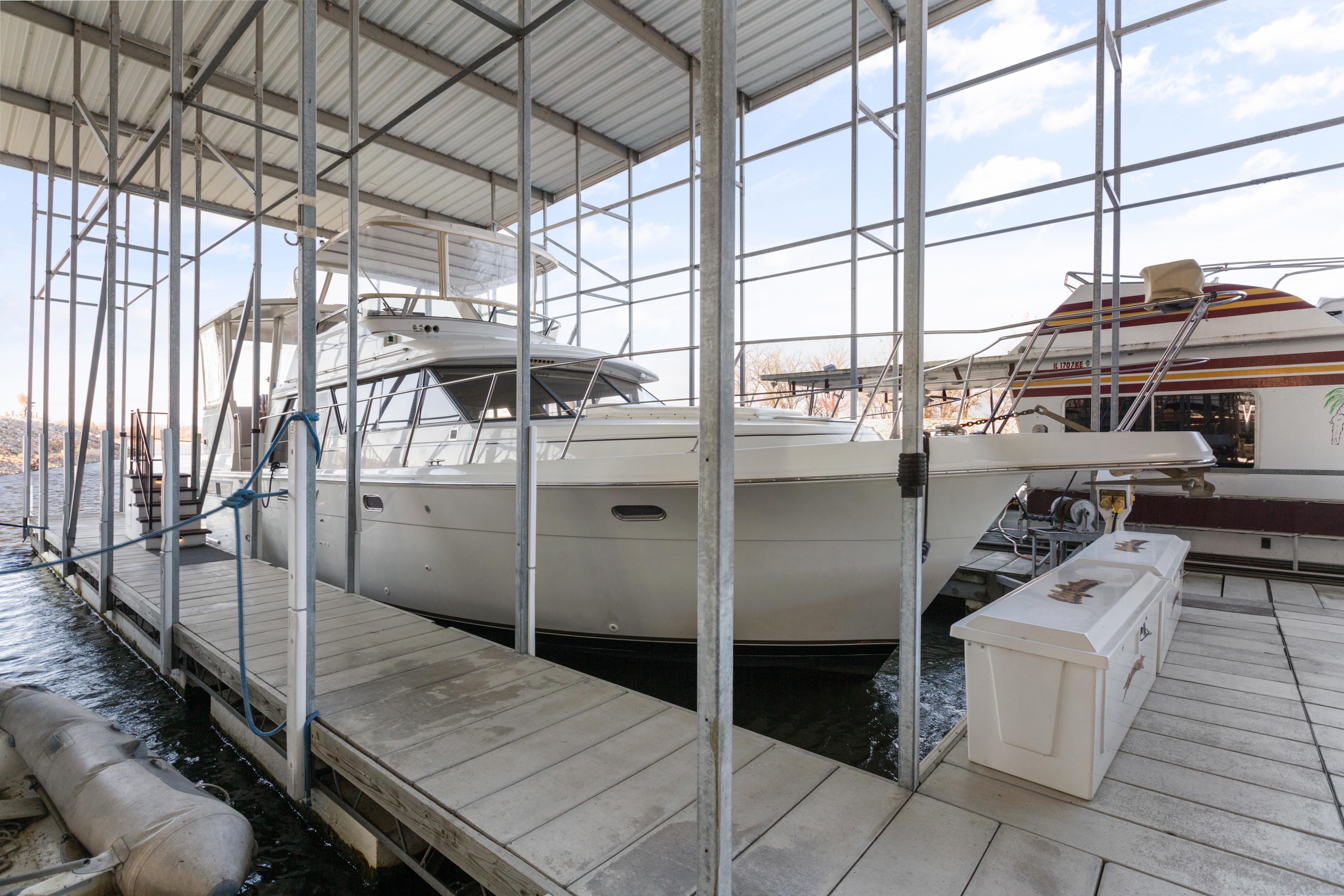Carver 440 Aft Cabin Motor Yacht