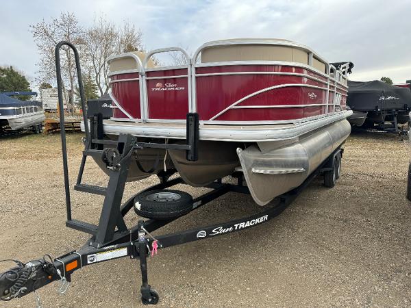 Sun Tracker Party Barge 22 XP3 2022 Sun Tracker Party Barge 22 XP3 pontoon boat on trailer, parked outdoors.
