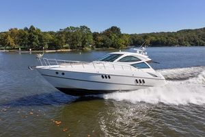 Cruisers Yachts 520 Sports Coupe Port profile