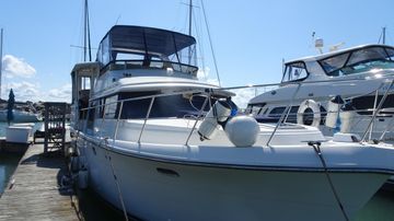 1995 Carver 440 Aft Cabin Motor Yacht
