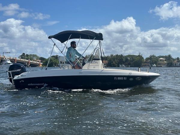 2016 Bayliner F18 Element