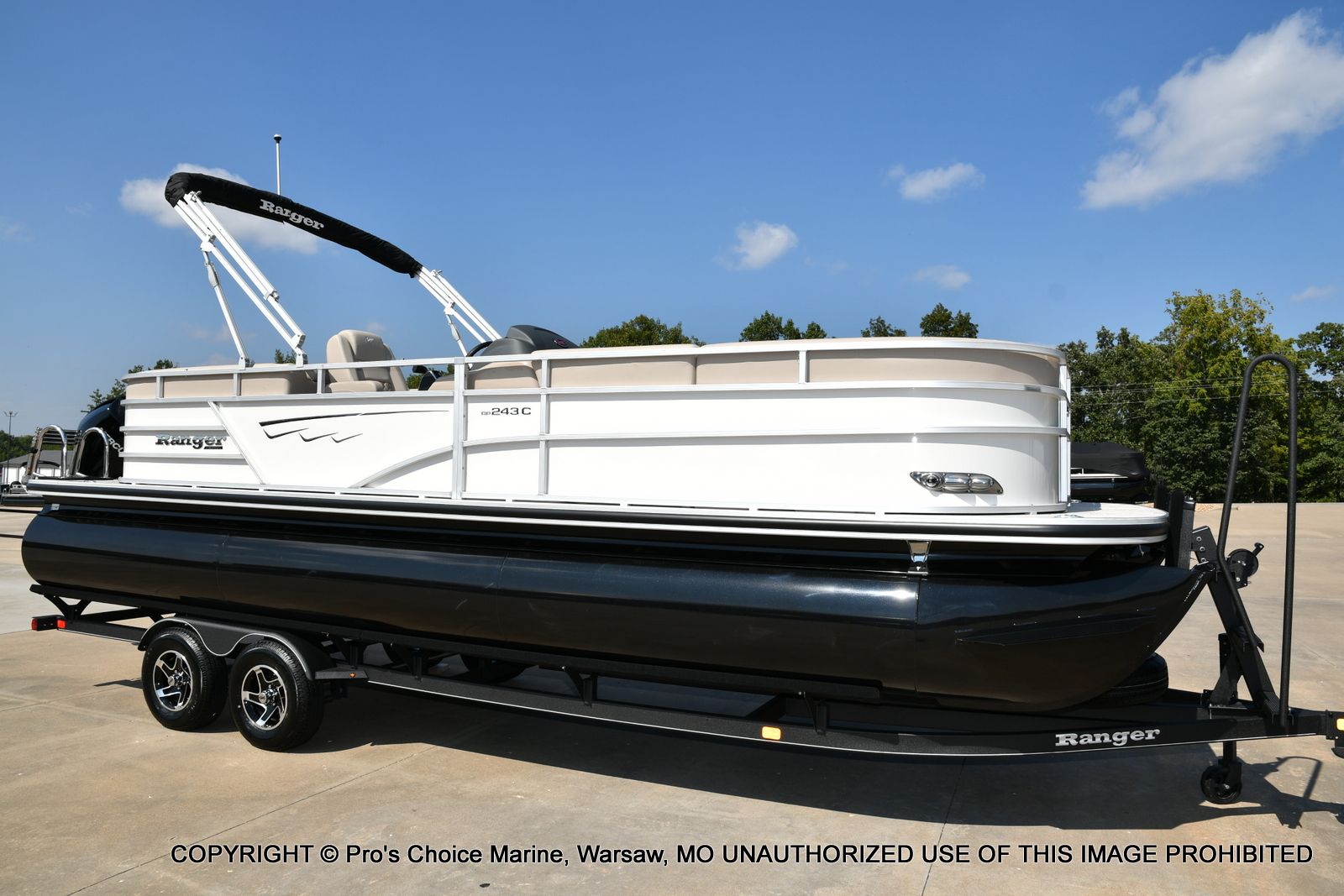 2025 Ranger 243C Cruise w/250HP Mercury 4 Stroke