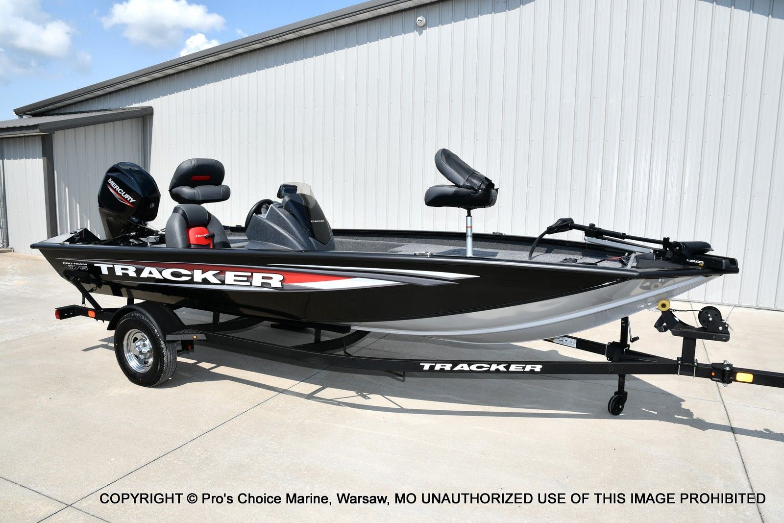 2025 Tracker Pro Team 175