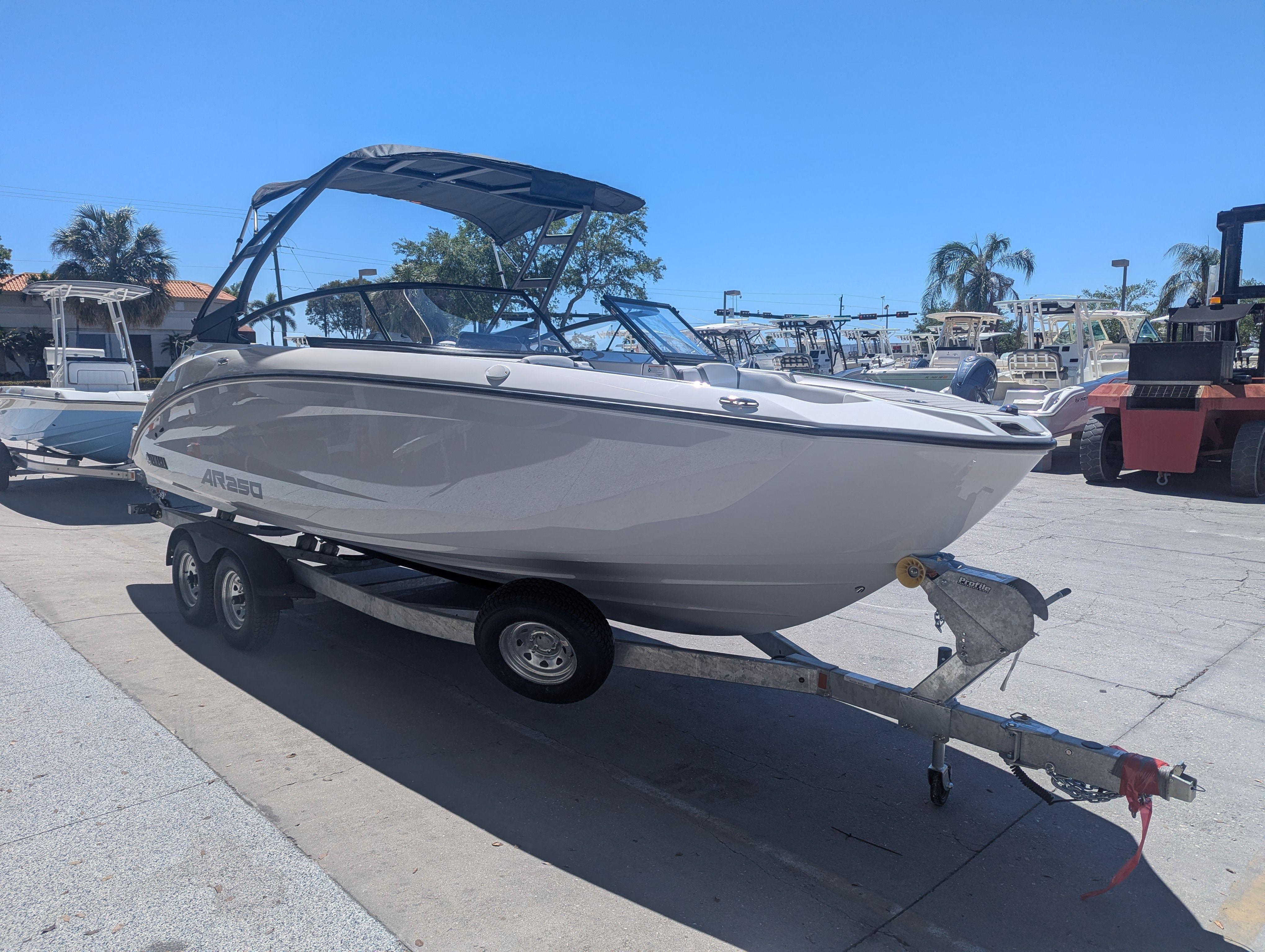 2025 Yamaha Boats AR250