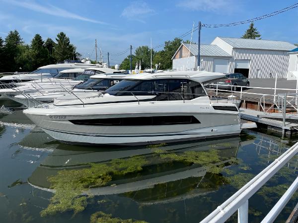 Jeanneau NC 33 2018 Jeanneau NC 33 yacht docked at a marina on a sunny day.