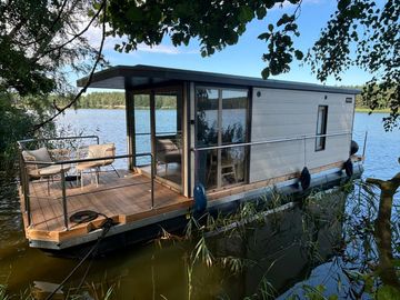 2025 La Mare Houseboat STB 3.0