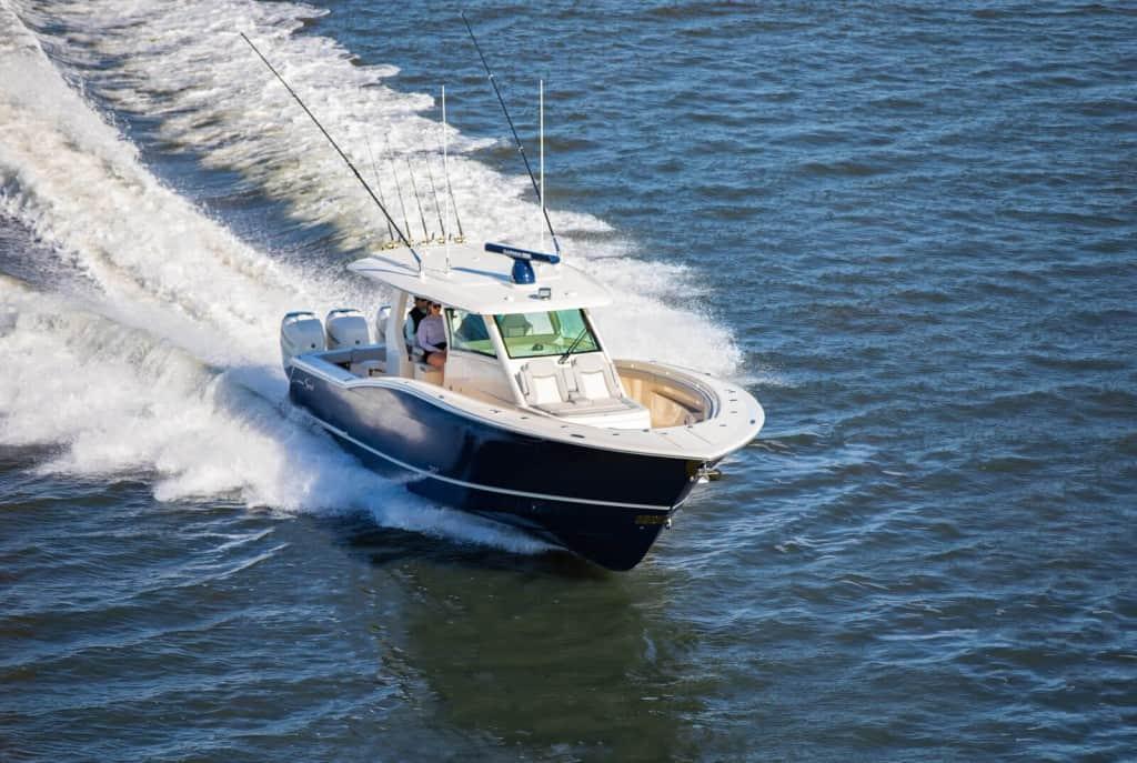 Scout 425 LXF 2025 Scout 425 LXF boat cruising on open water.
