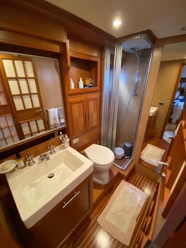 2008 Mochi Craft 54' Dolphin