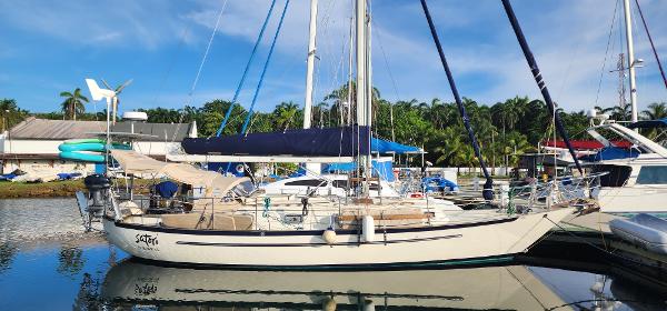 Pacific Seacraft Crealock 37