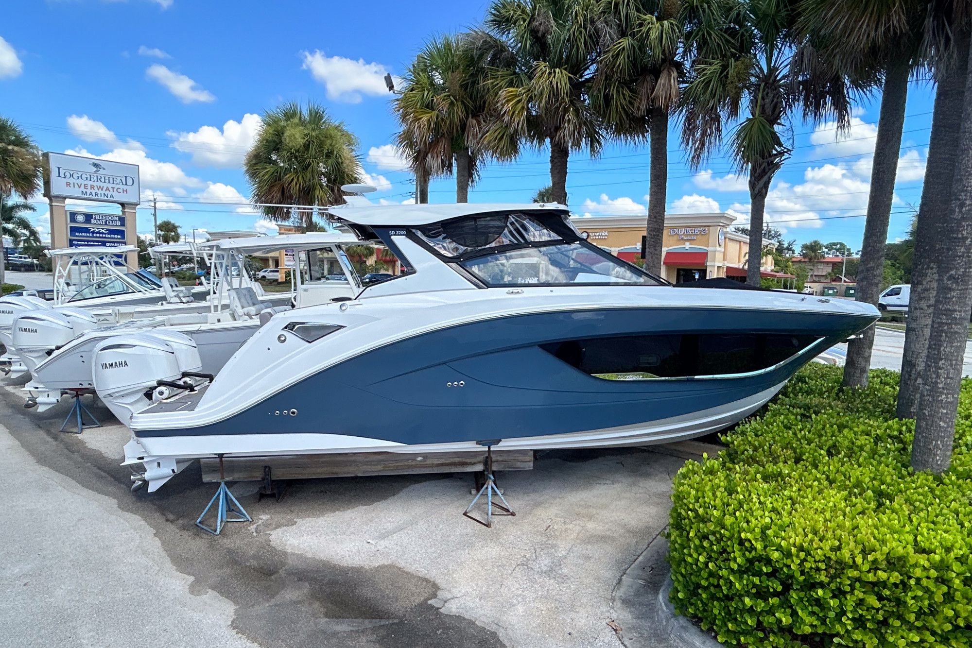 2025 Hurricane SunDeck 3200 OB