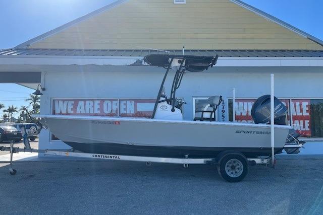 2019 Sportsman Masters 207 Bay Boat