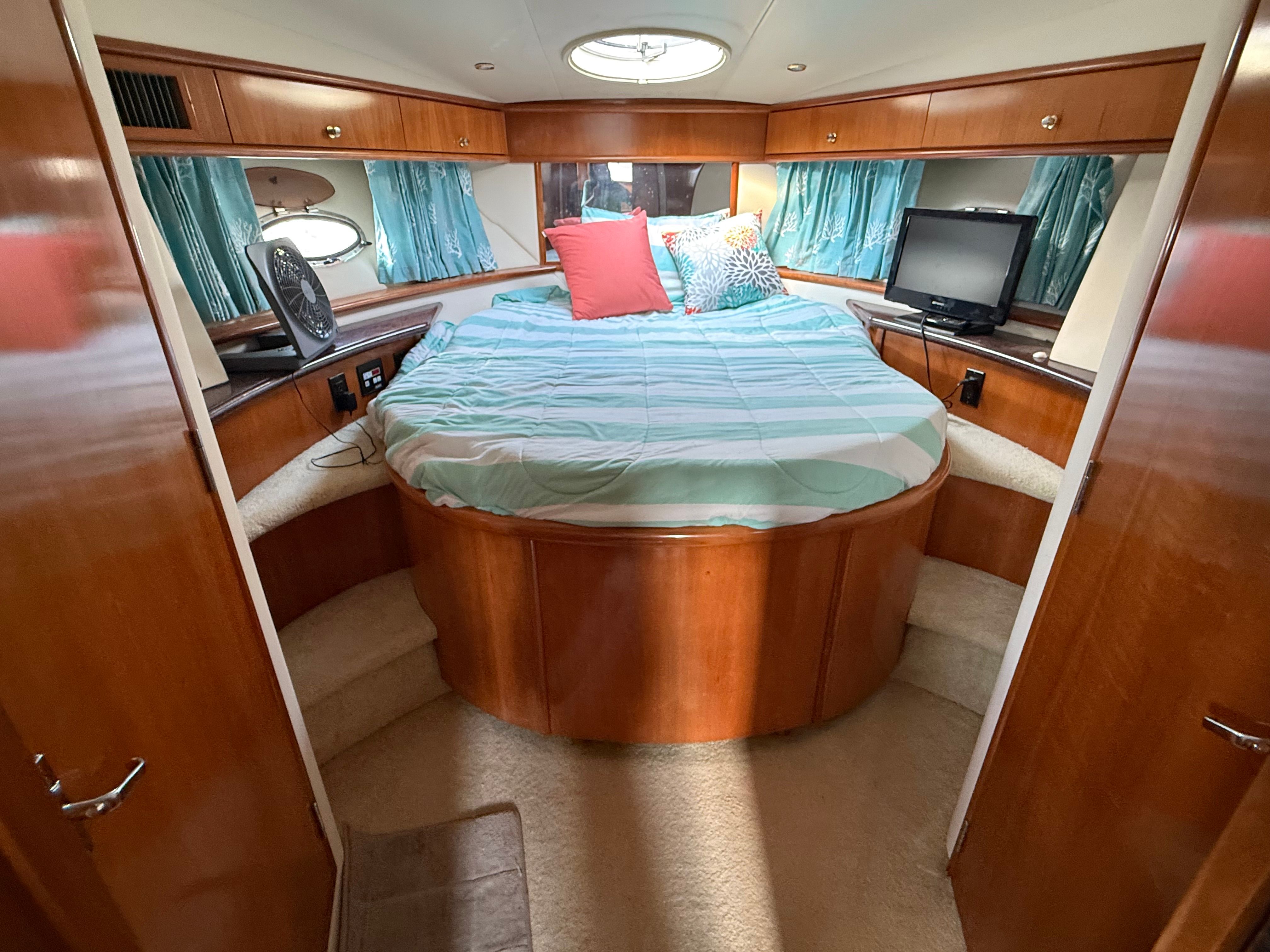 2001 Carver 396 Motor Yacht