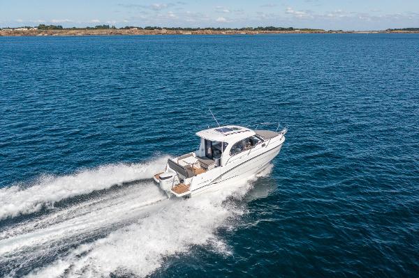 2022 Beneteau Antares 8 OB