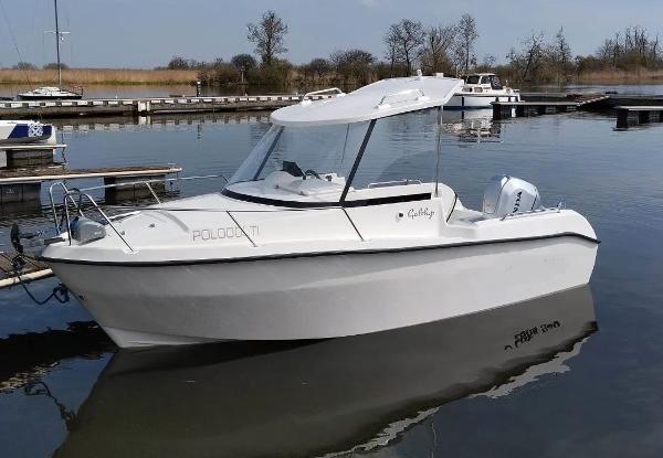 Smartliner 540 Weekender Smartliner 540 Cabin alongside