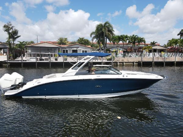 2021 Sea Ray SDX 290 Outboard