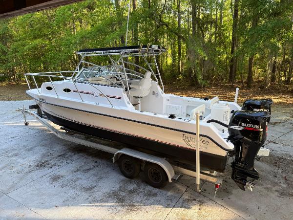 2007 Twin Vee 26 Express