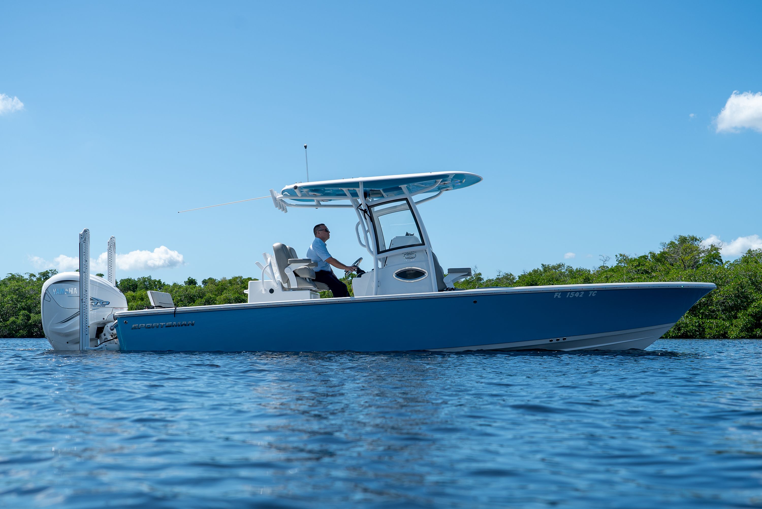 2021 Sportsman Masters 267OE Bay Boat