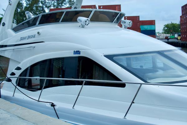 Sea Ray 44 Sedan Bridge 2006 Sea Ray 44 Sedan Bridge yacht docked, showcasing sleek design and modern features.
