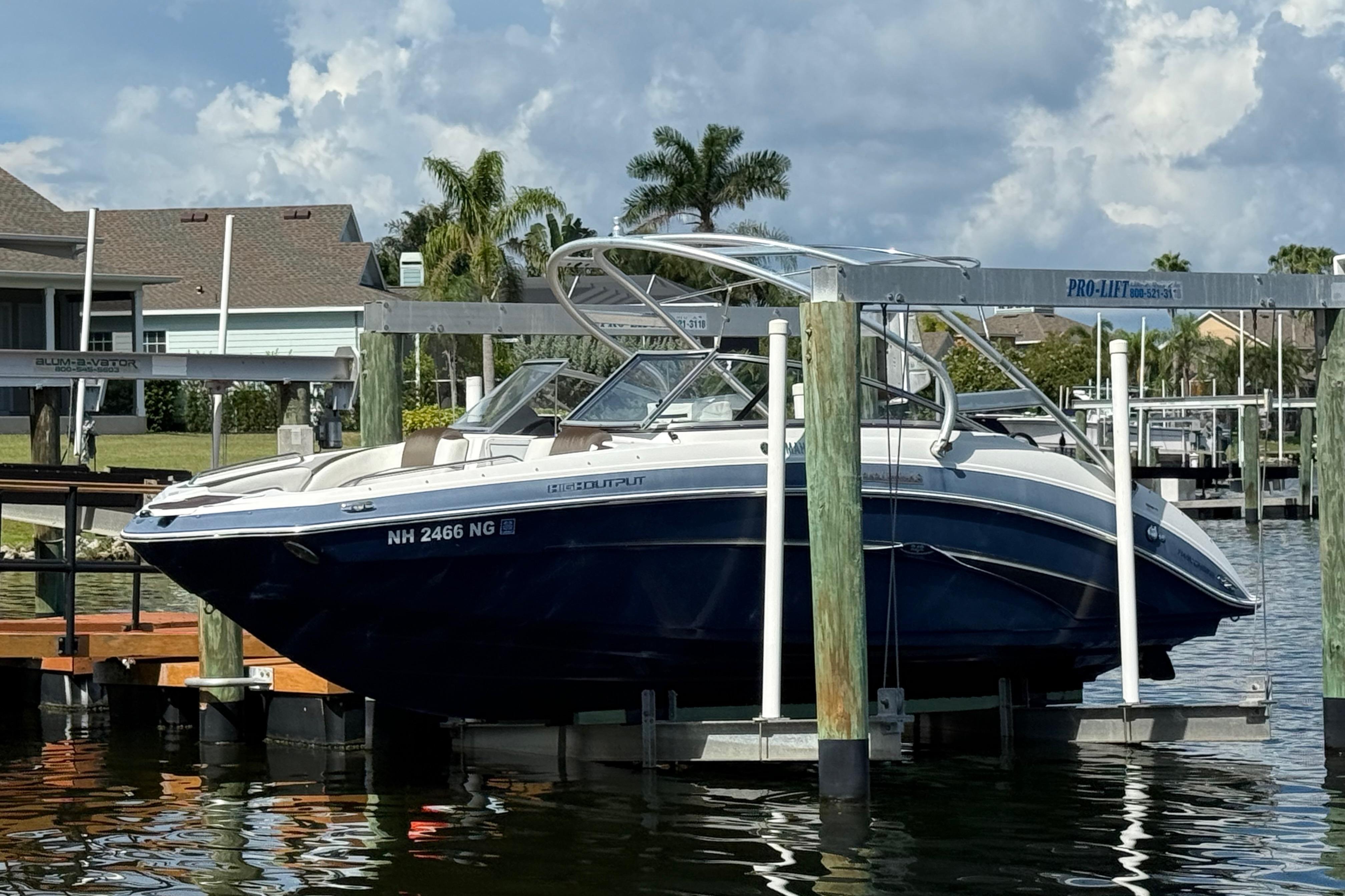 Yamaha Boats 242 Limited S 2014 Yamaha Boats 242 Limited S on a lift, docked by waterfront homes.