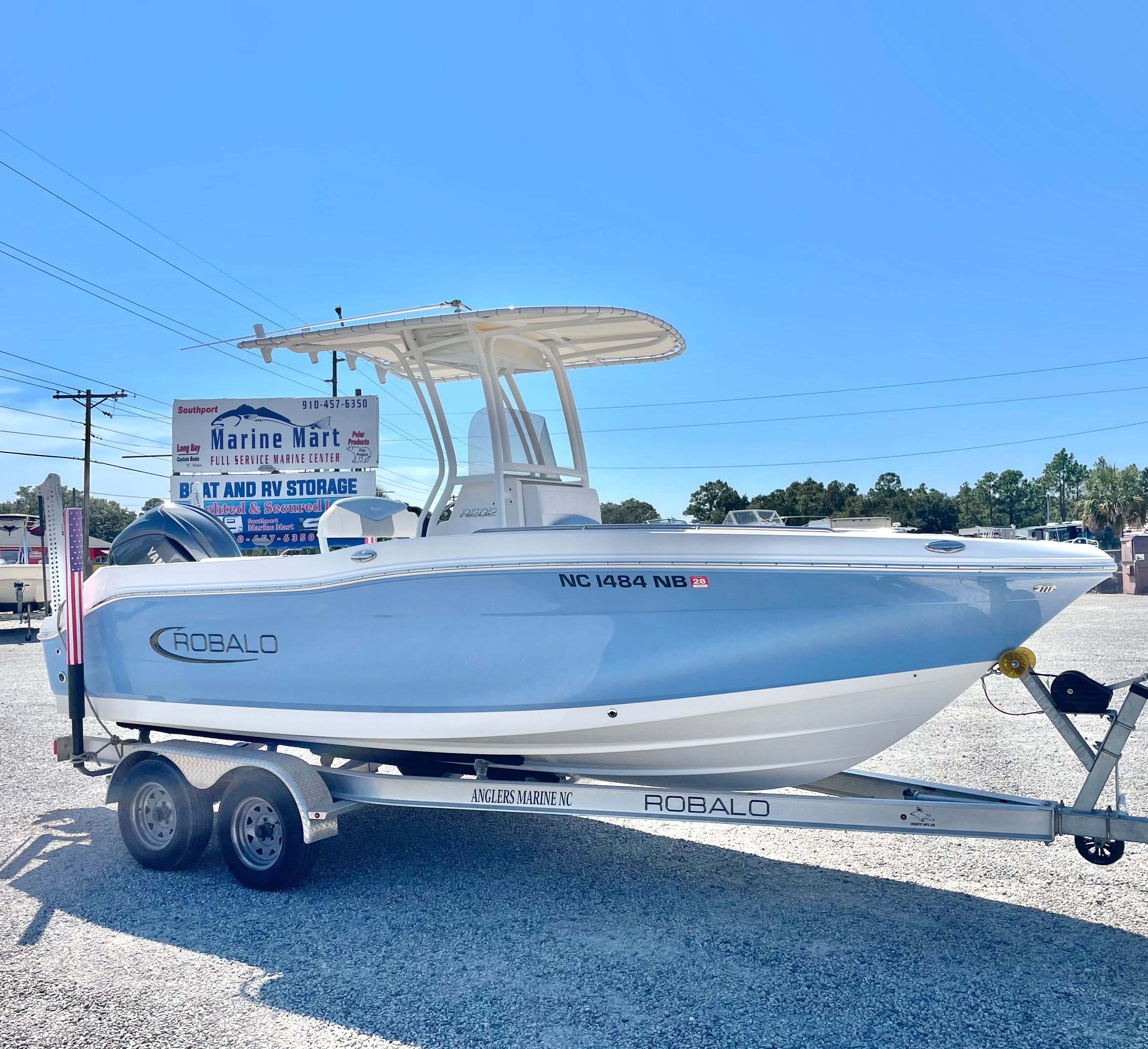 2023 Robalo R202 Explorer