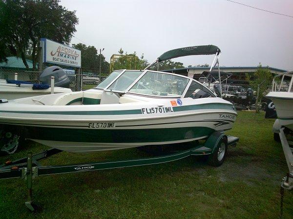 2004 Tahoe Q3 Bowrider