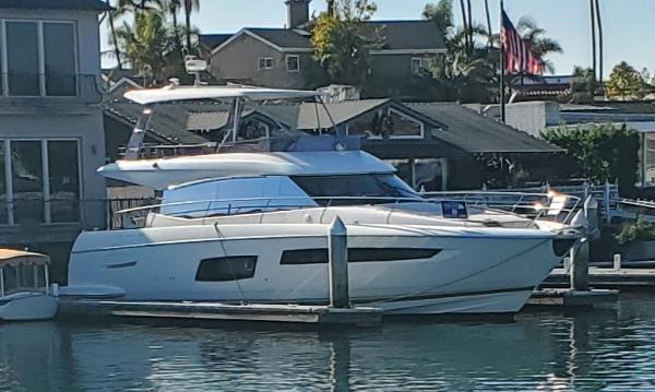 Prestige 560 Flybridge