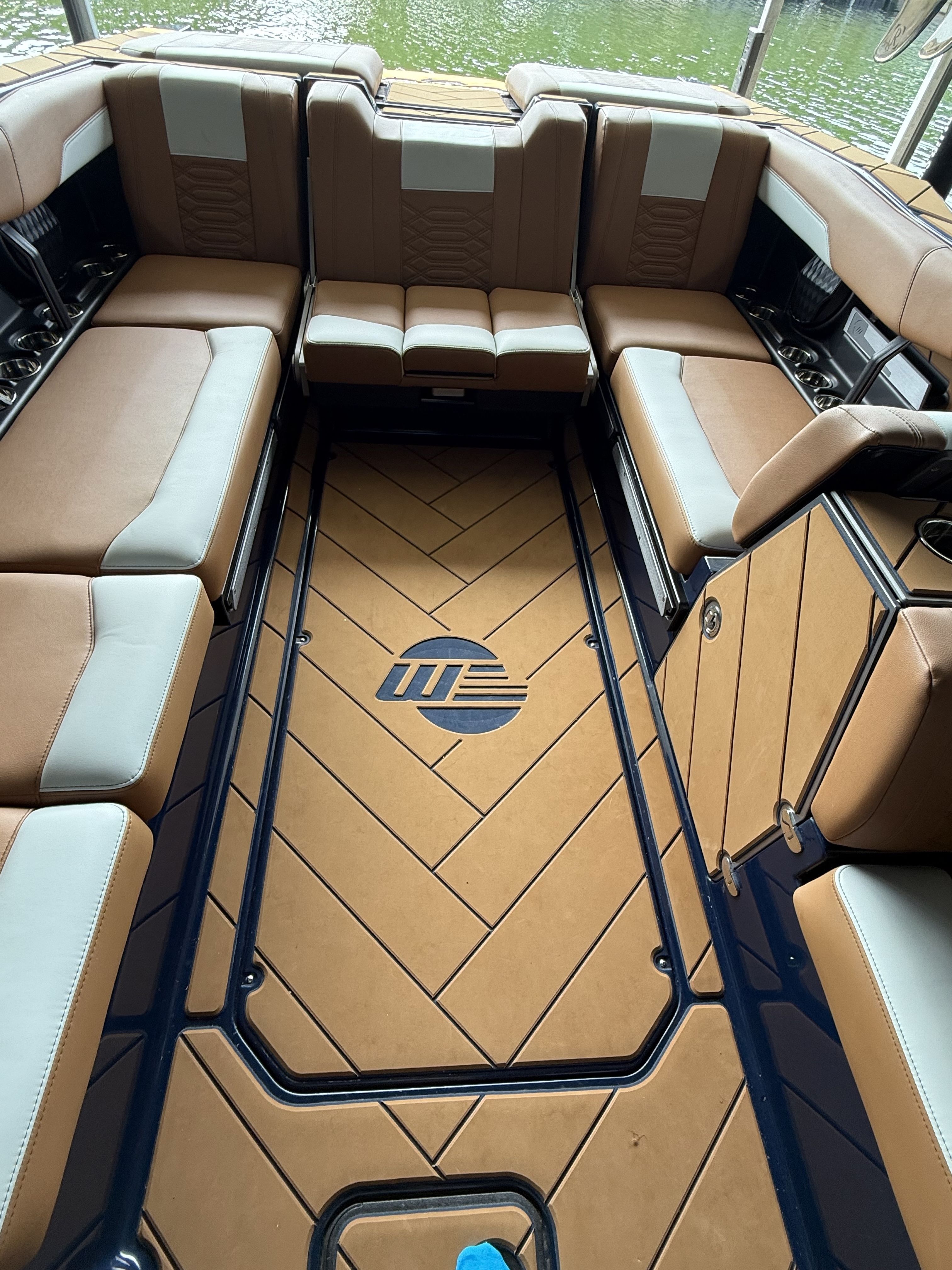 2023 Malibu 26 LSV