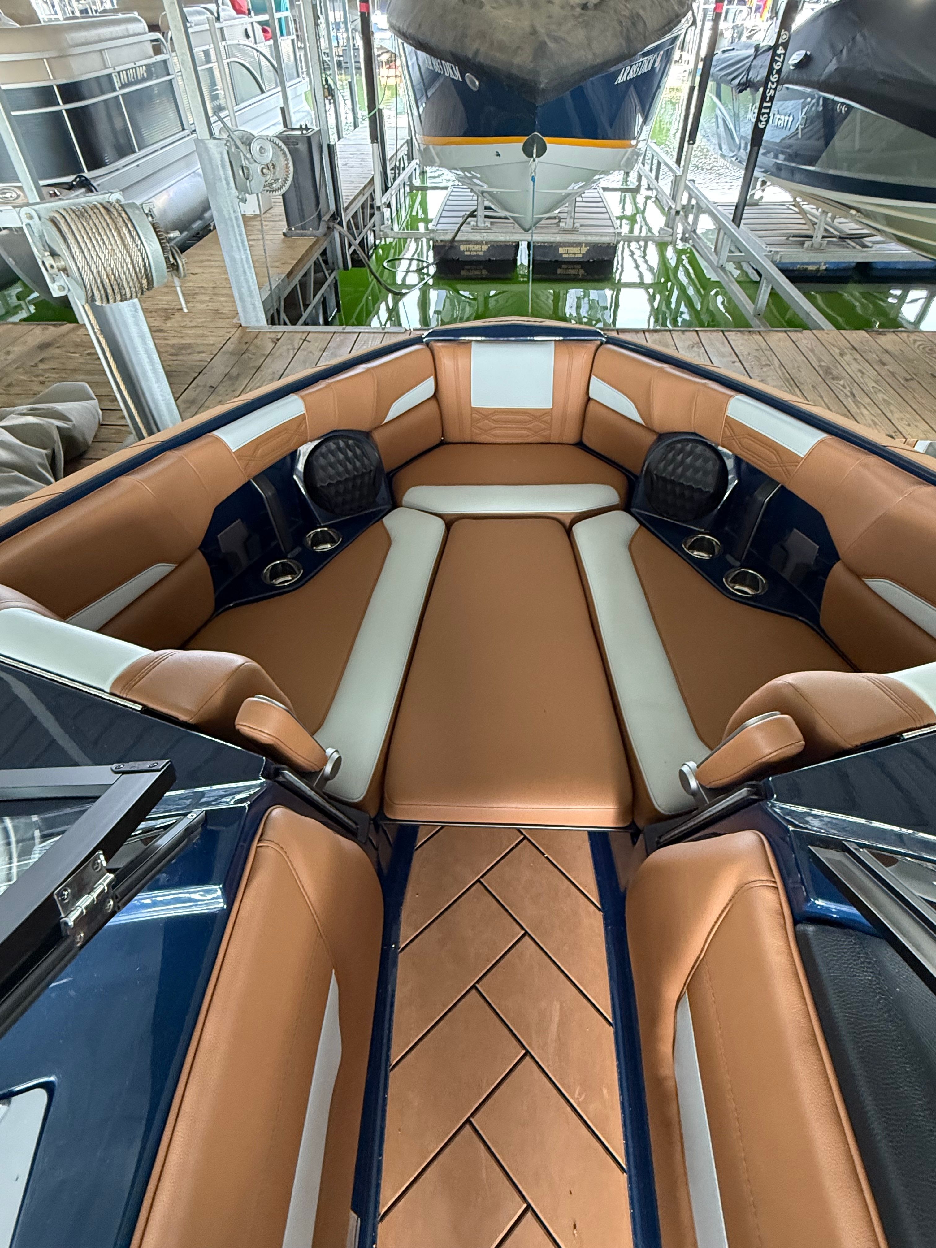 2023 Malibu 26 LSV