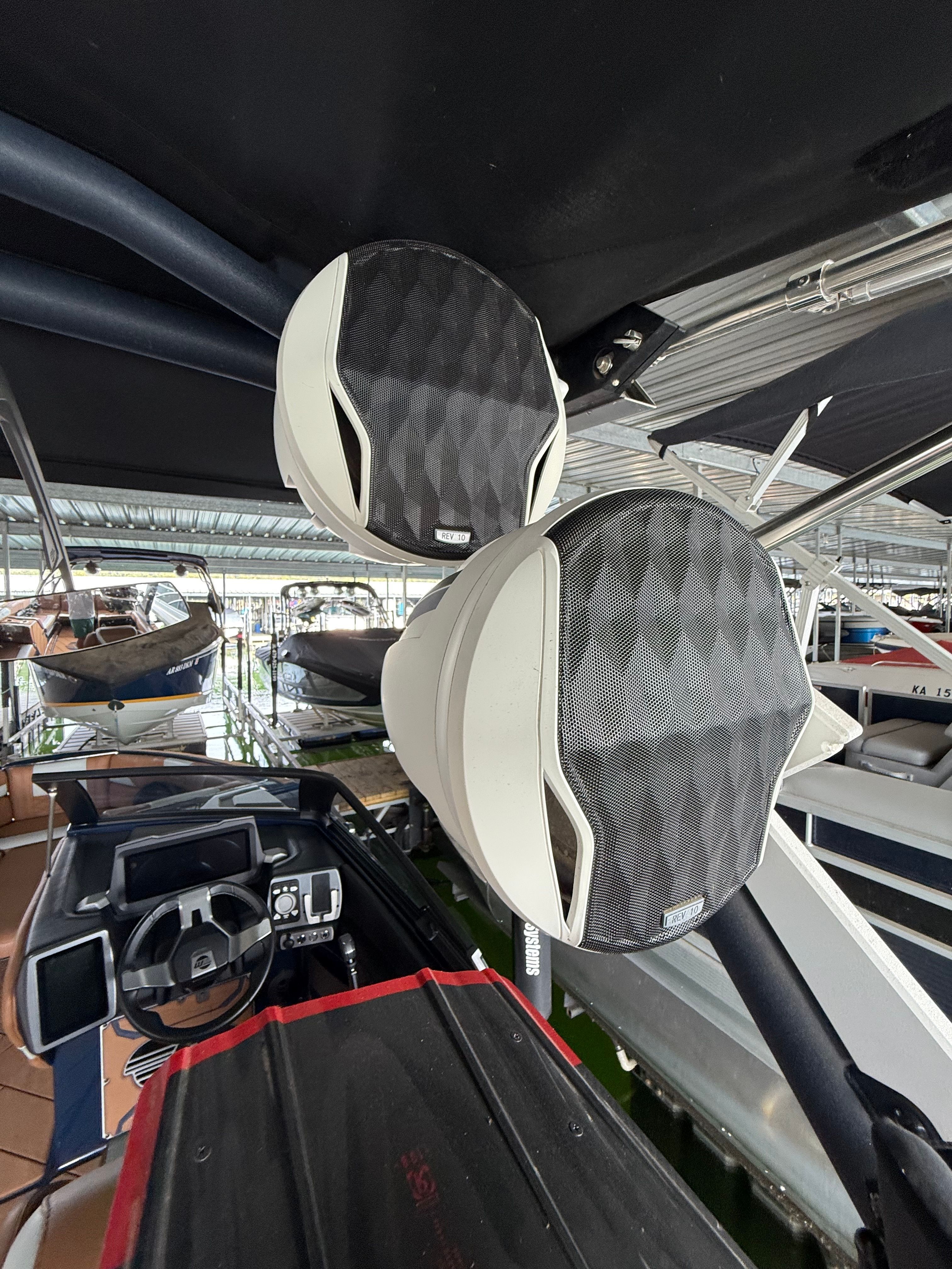 2023 Malibu 26 LSV